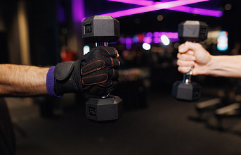 Лучшие упражнения для рук с гантелями и как их правильно выполнять