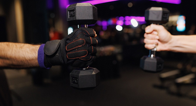 Лучшие упражнения для рук с гантелями и как их правильно выполнять