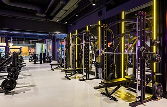 Упражнения в тренажёре Смита: техника и правила выполнения