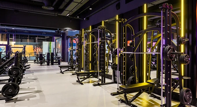 Упражнения в тренажёре Смита: техника и правила выполнения